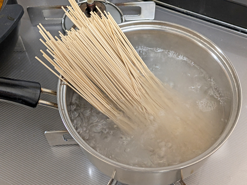 自然栽培中華麺を茹でる